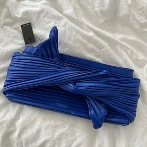 Blue clutch